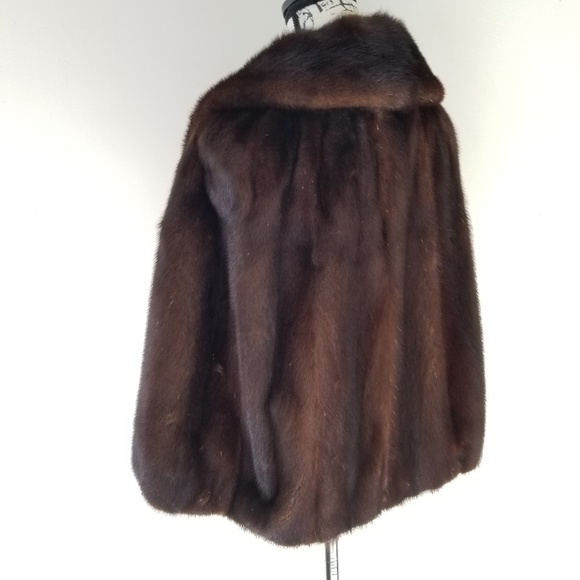 *SOLD* Vintage Bambergers Mink Cape - Picture 4 of 8